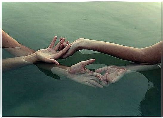 hands-intertwined-in-water