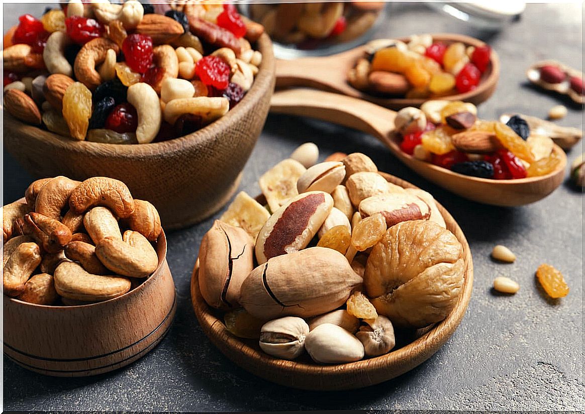 Among foods that increase your energy levels, we find nuts